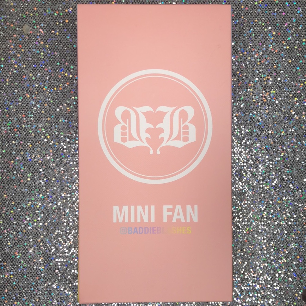 💘🆕💘Baddie B Lashes Rechargeable Mini Fan - Picture 3 of 8